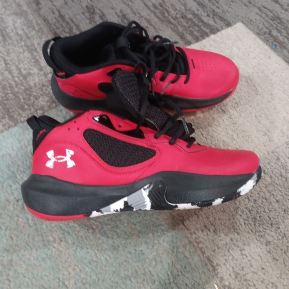 Under Armour Red and Black Sneakers with Sporty Design - Picture 1 of 4